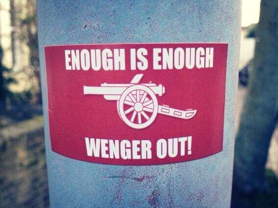 Photo : 1000s of Wenger out banners seen around the Ground